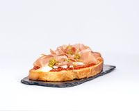 LA CRUDO.